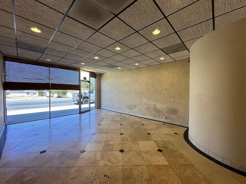 More Photos Of 147 Kern St, Taft General Retail For Lease