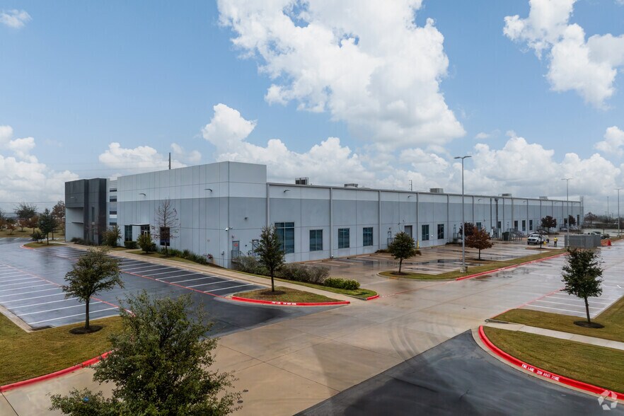 More Photos Of 507 E Howard Ln, Austin Research And Development For Lease
