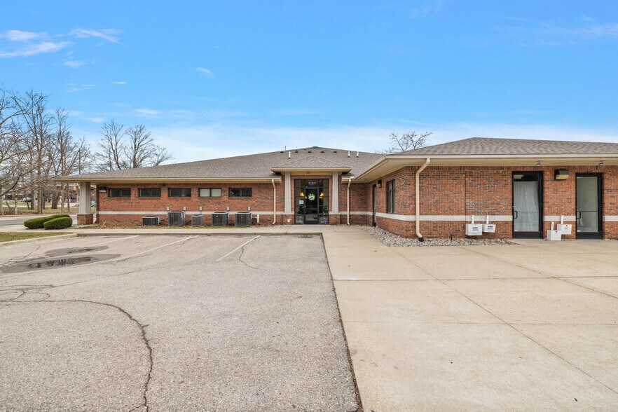 More Photos Of 2455 Union Lake Rd, Commerce Township Medical For Sale