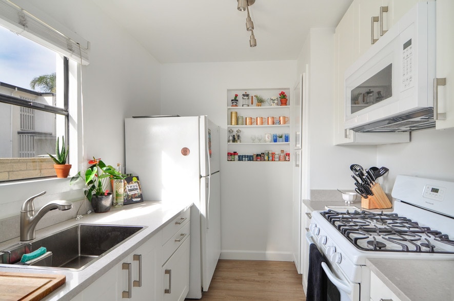 More Photos Of 1518-1536 Rosecrans St, San Diego Apartments For Sale