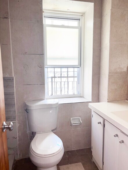 More Photos Of 1321-1323 Spruce St, Philadelphia Apartments For Sale