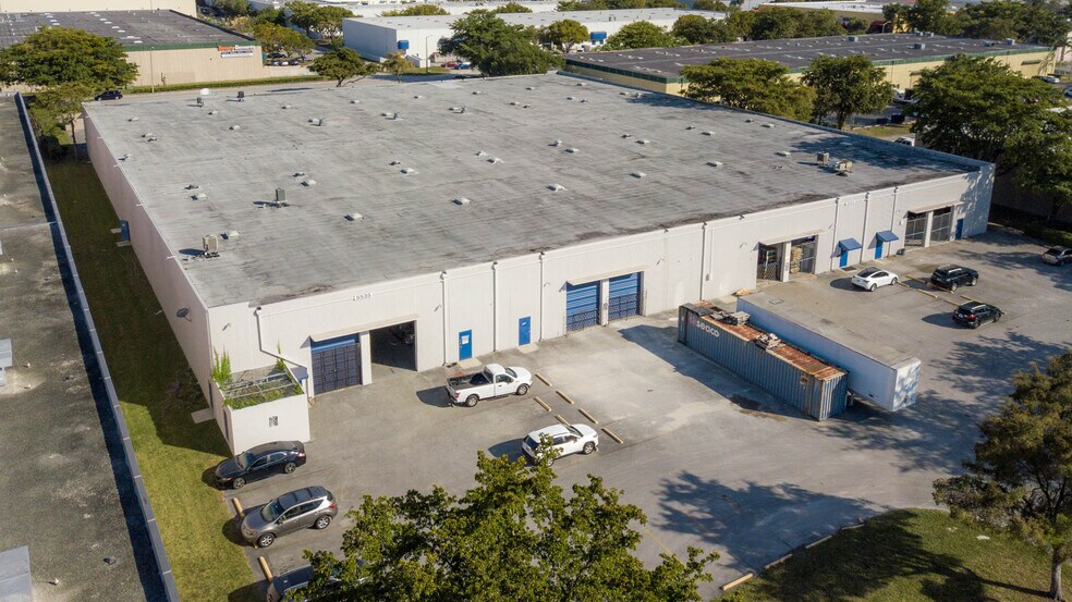 More Photos Of 5510-5590 NW 163rd St & 5523-5535 NW 161st St, Miami Lakes Warehouse For Lease