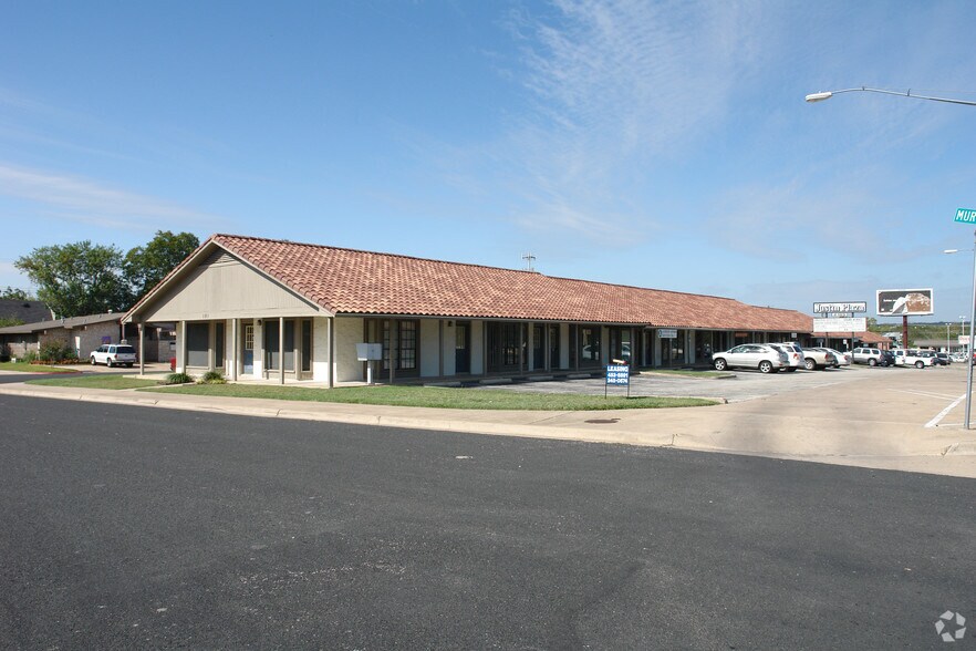 More Photos Of 2105 Justin Ln, Austin General Retail For Lease