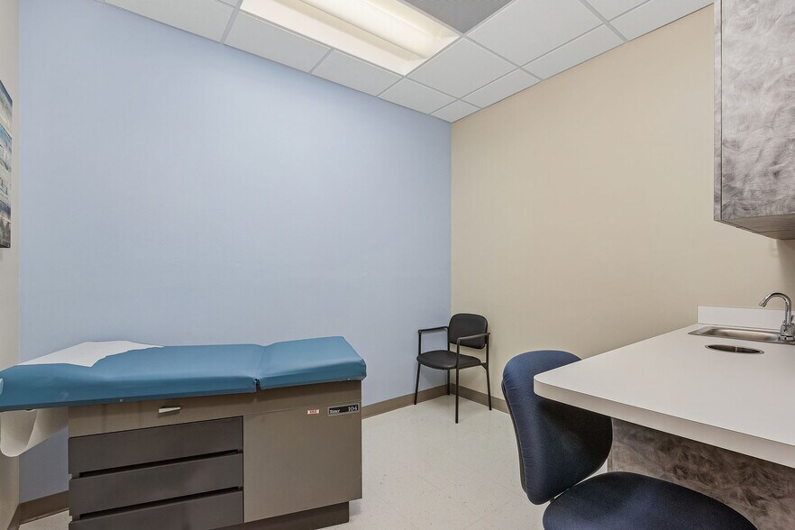 More Photos Of 9705 Commerce Center Ct, Fort Myers Medical For Sale