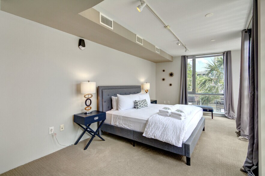 More Photos Of 487 King St, Charleston Loft Creative Space For Sale