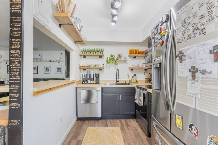 More Photos Of 300 N Dixie Ave, Fruitland Park Self Storage For Sale