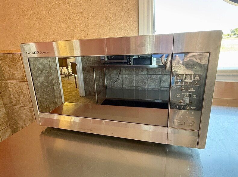 More Photos Of 903 15th St, Ozona General Retail For Sale