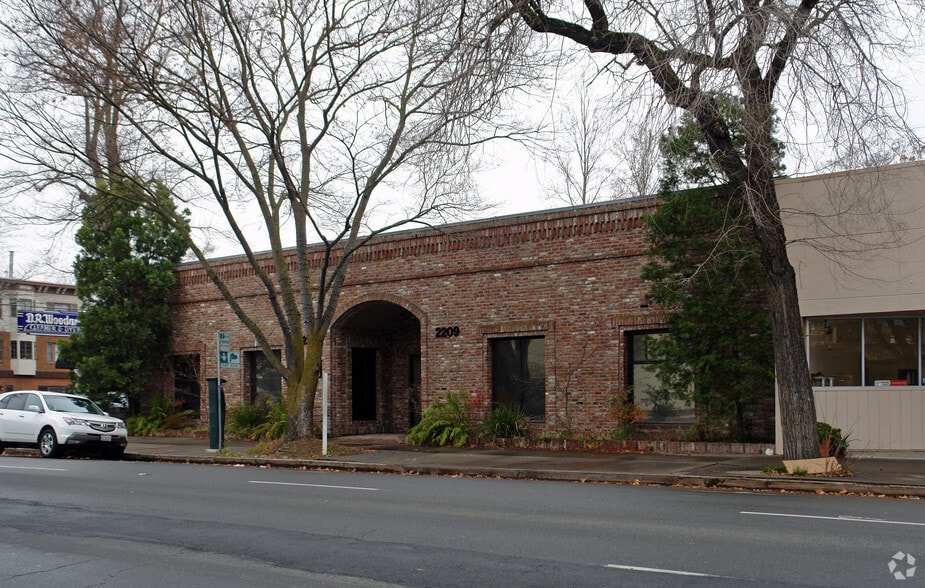 More Photos Of 2207-2209 J St, Sacramento Office For Lease