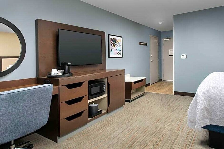 More Photos Of 109 N State Ave, Warroad Hotel For Sale