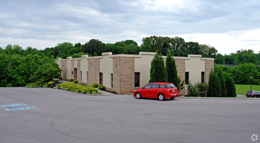 More Photos Of 1117-1137 E Lamar Alexander Pky, Maryville Medical For Lease