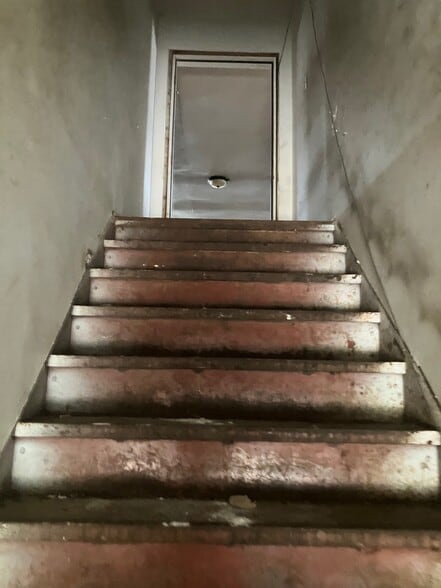 More Photos Of 842-844 Island Ave, McKees Rocks Warehouse For Sale