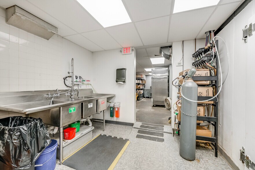 More Photos Of 617 S Washington St, New Paris Bar For Sale