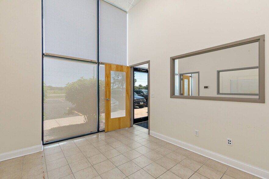 More Photos Of 129 Commercial Dr, Yorkville General Retail For Lease