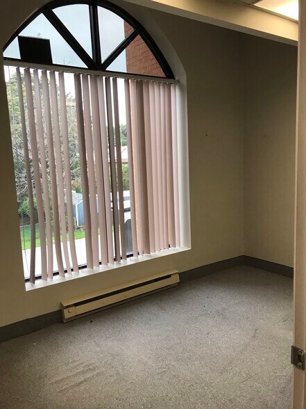 More Photos Of 420 Green St, Whitby Medical For Lease
