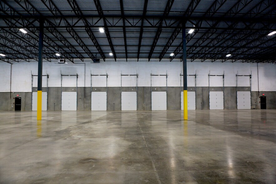More Photos Of 118 Iron Mountain Rd, Mine Hill Warehouse For Lease