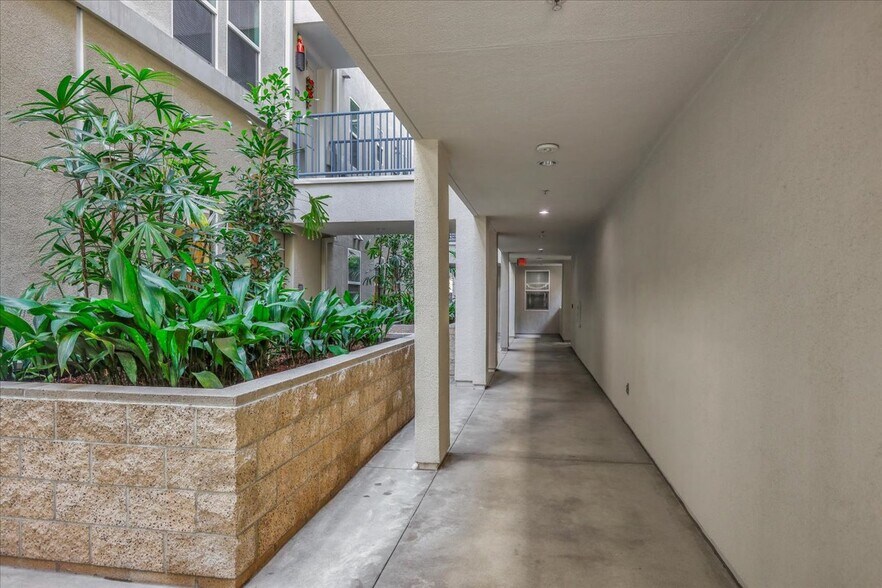 More Photos Of 300 E 4th St, Long Beach Apartments For Sale
