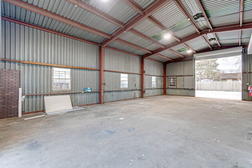 More Photos Of 1110 Central St, Houston Warehouse For Lease