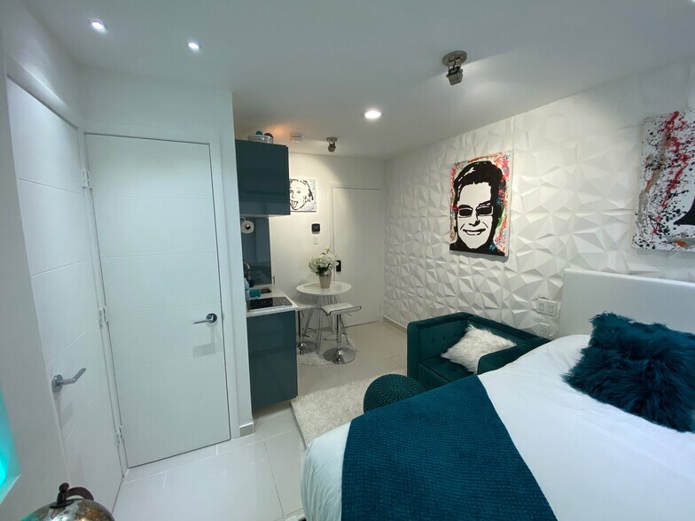 More Photos Of 1829 Fillmore St, Hollywood Hotel For Sale