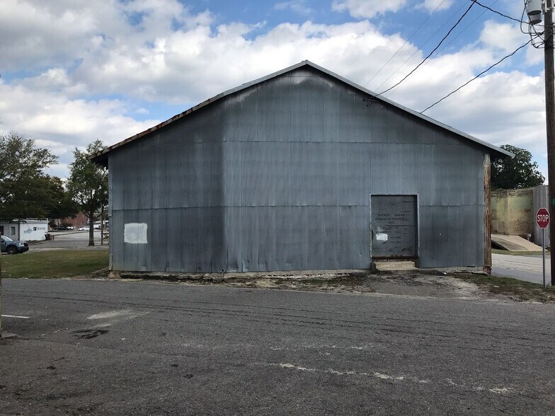 More Photos Of 110 Railroad St, Williamston Bar For Sale