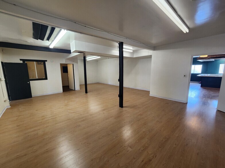 More Photos Of 953 S Raymond Ave, Pasadena Service For Lease