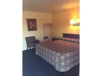 More Photos Of 124 Woods Ave, Caryville Hotel For Sale