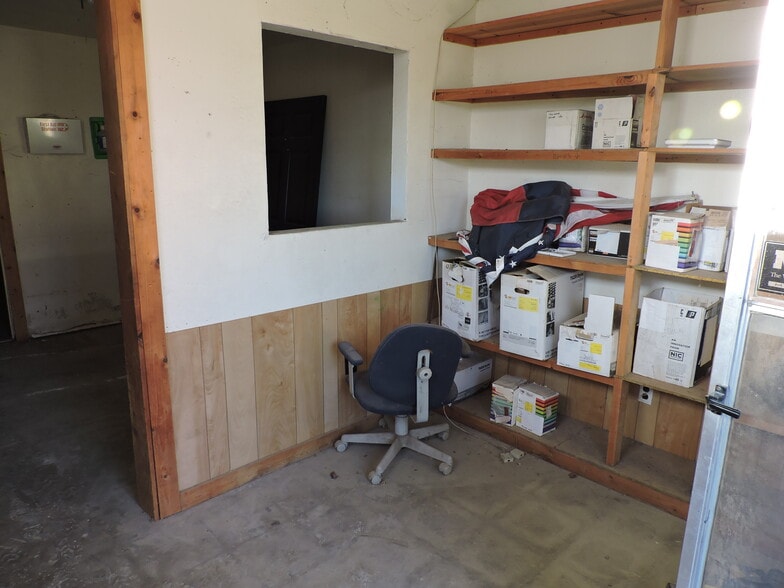 More Photos Of 920 W Mason St, Mabank Manufacturing For Sale