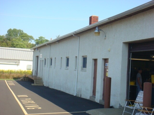 More Photos Of 418 Caredean Dr, Horsham Township Light Distribution For Lease