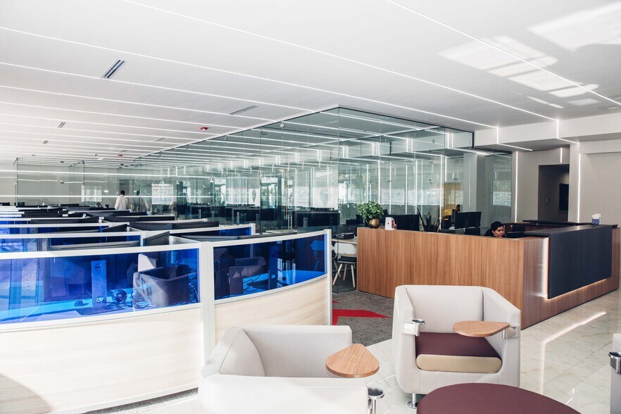 More Photos Of 975 N Miami Beach Blvd, North Miami Beach Coworking Space