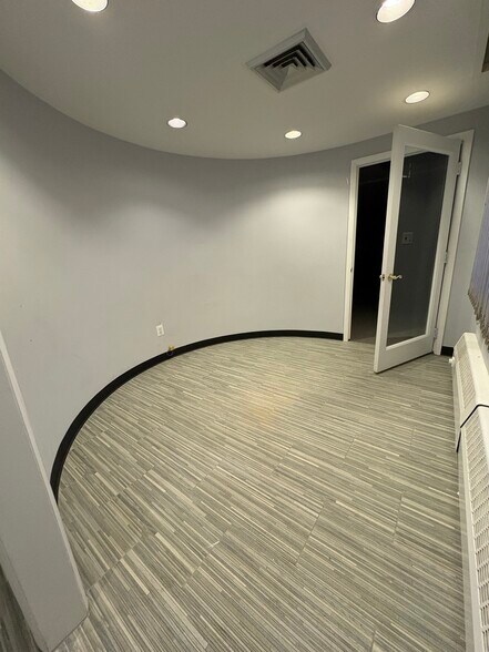 More Photos Of 141 Main St, South River Office For Sale
