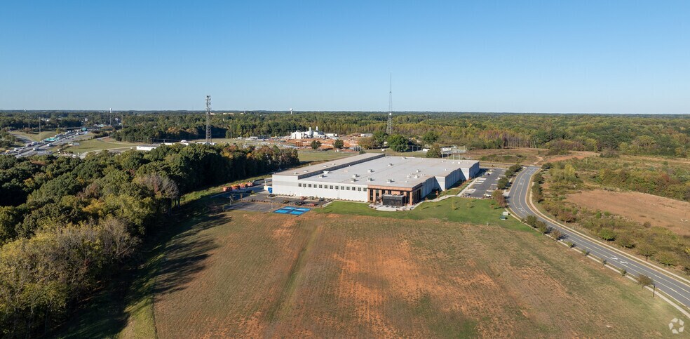More Photos Of 110 Langtree Campus Dr, Mooresville Showroom For Lease