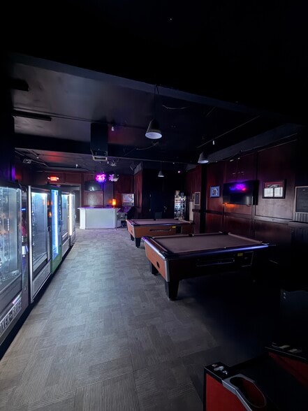 More Photos Of 330 W Hargett St, Raleigh Bar For Lease