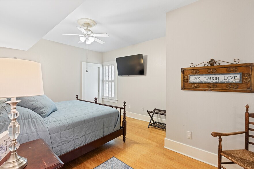 More Photos Of 53447 Highway 290, Hempstead Specialty For Sale