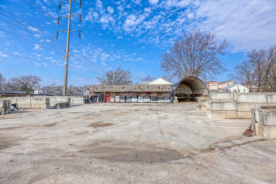 More Photos Of , Blue Springs Unknown For Sale