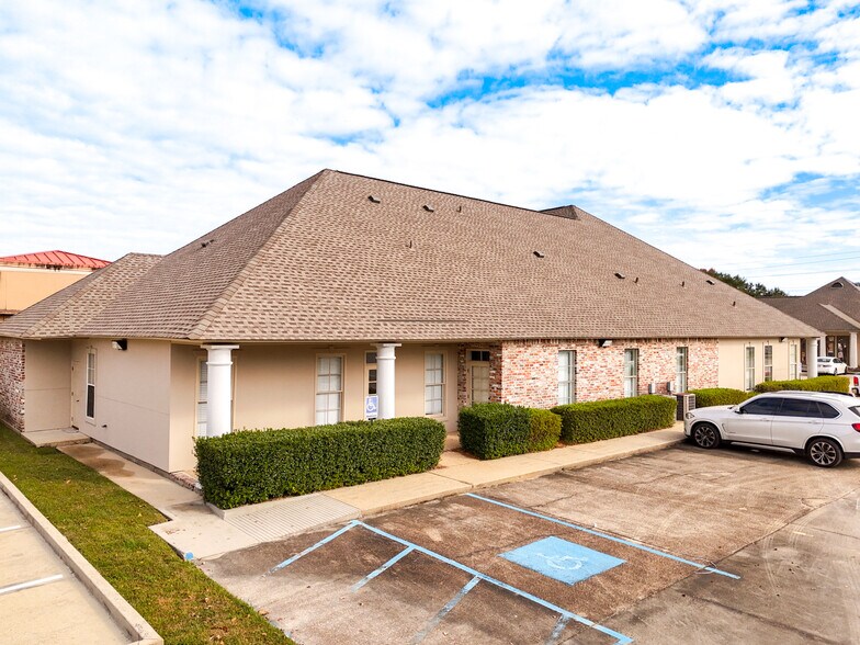 More Photos Of 13348 Coursey Blvd, Baton Rouge Medical For Lease