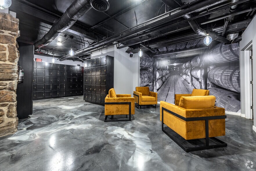 More Photos Of 13 Park Ave W, Mansfield Office For Lease