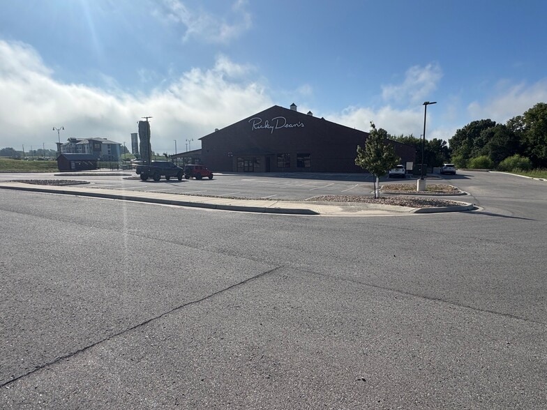More Photos Of 3620 Village Dr, Saint Joseph Amusement Park For Sale