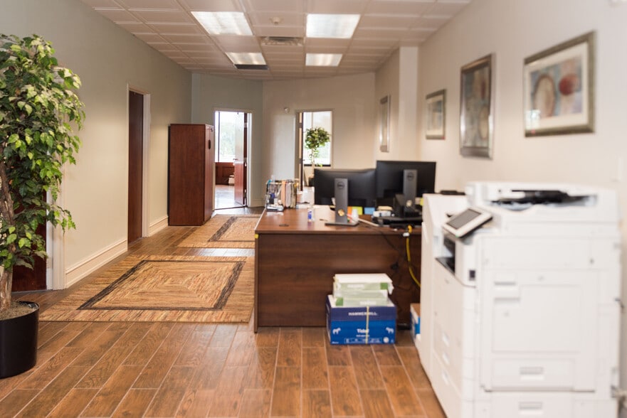 More Photos Of 20800 Southfield Rd, Southfield Unknown For Lease