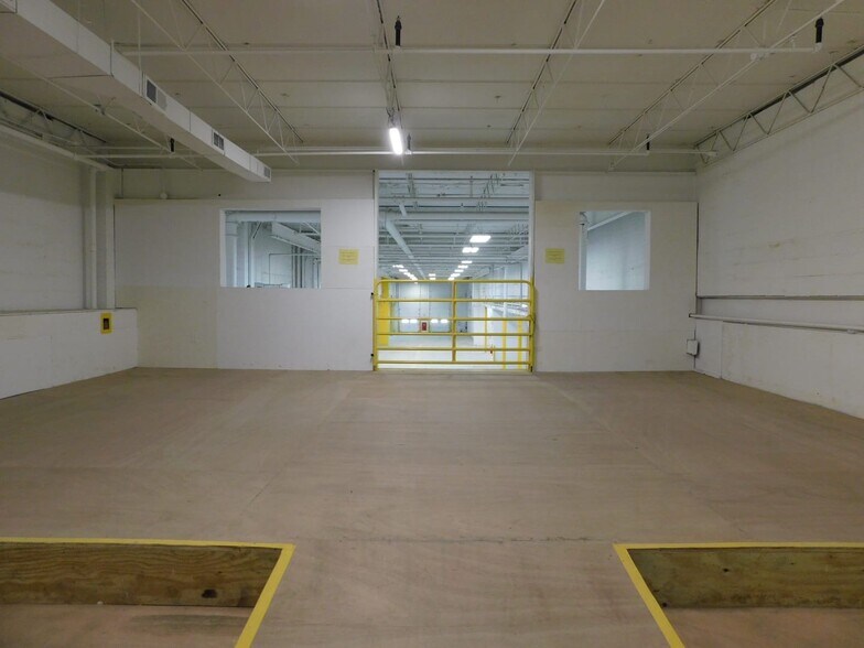 More Photos Of 325 Jay St, Coldwater Warehouse For Sale