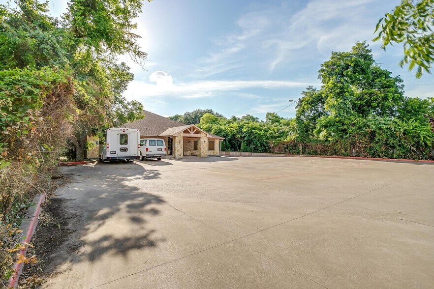 More Photos Of 905 Roberts Cut Off Rd, River Oaks Office For Sale