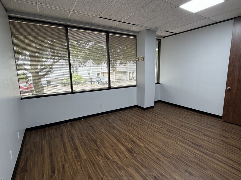 More Photos Of 800 Tully Rd, Houston Office For Sale