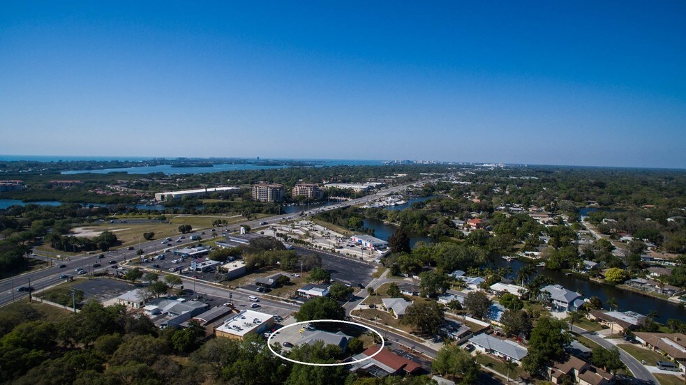More Photos Of 2100 Constitution Blvd, Sarasota Office For Lease