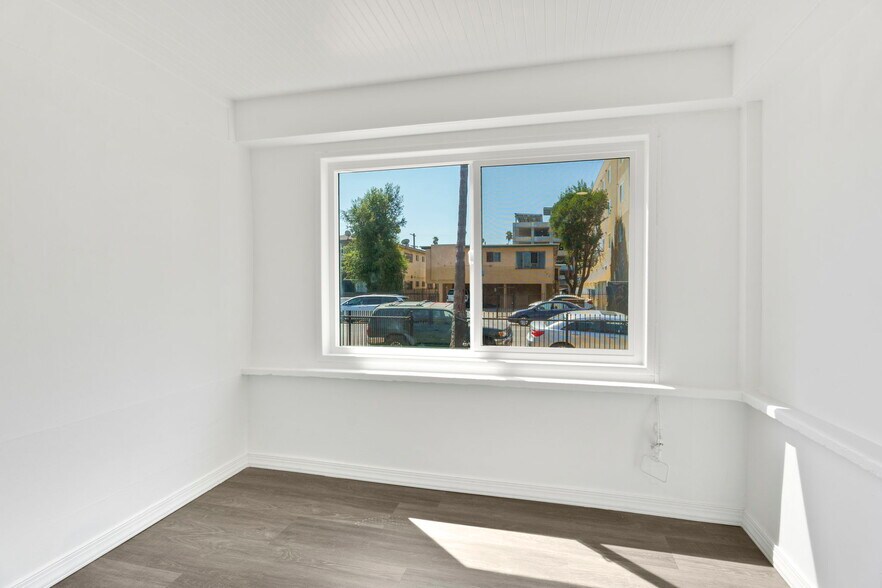 More Photos Of 925 W 84th St, Los Angeles Apartments For Sale