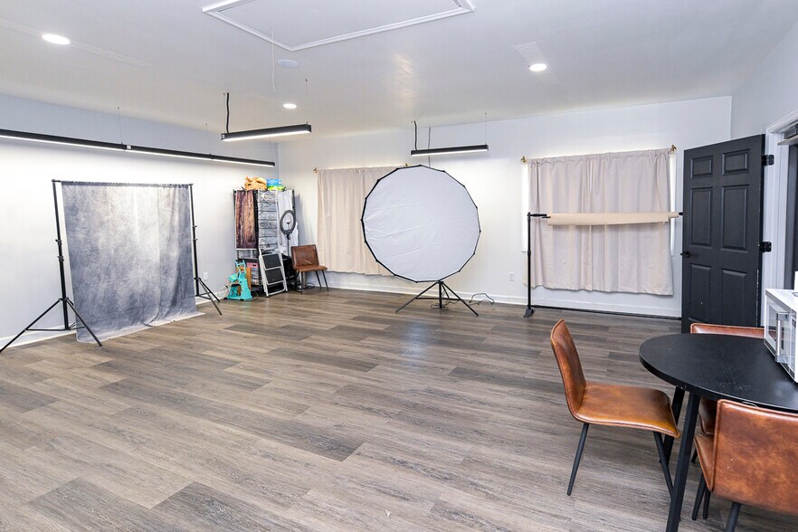 More Photos Of 806 Washington St W, Fayetteville General Retail For Sale