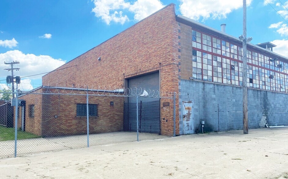 More Photos Of 8837 Lyndon St, Detroit Warehouse For Sale
