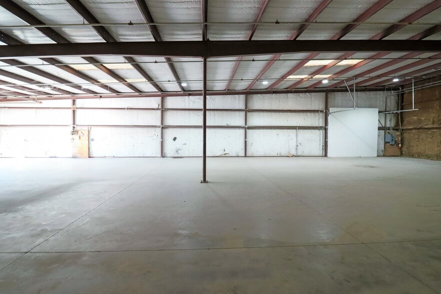 More Photos Of 10312 Bickham Rd, Dallas Unknown For Lease