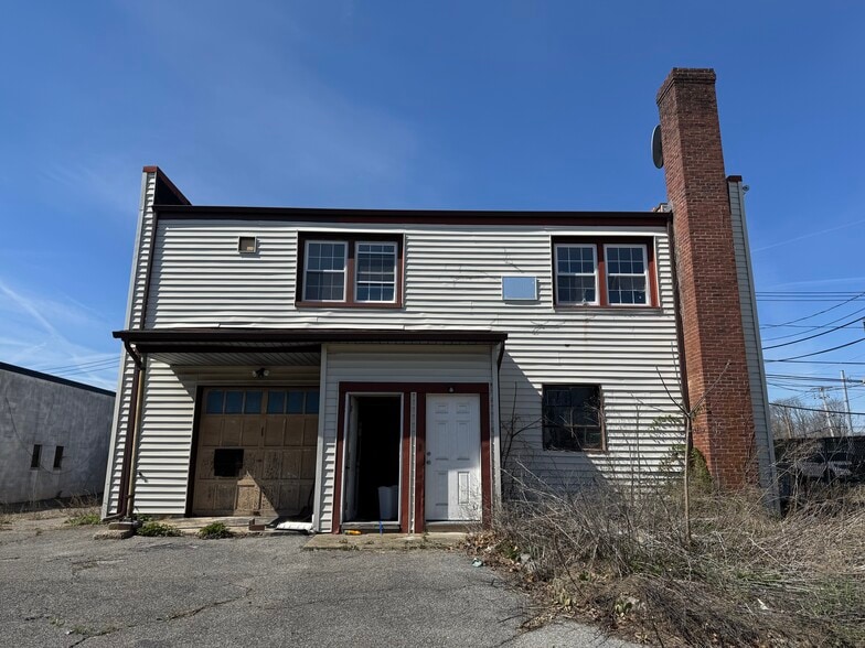 More Photos Of 230 N Main St, Sayville Storefront For Sale