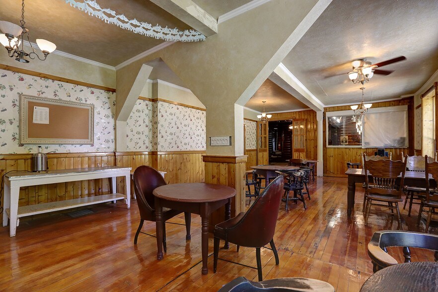 More Photos Of 212 Main St, Sierra City Hotel For Sale