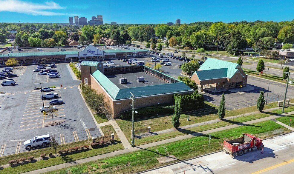 More Photos Of 19715-19855 W Twelve Mile Rd, Southfield Unknown For Lease