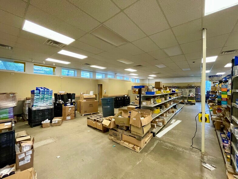 More Photos Of 1219 Lisbon St, Lewiston Freestanding For Lease