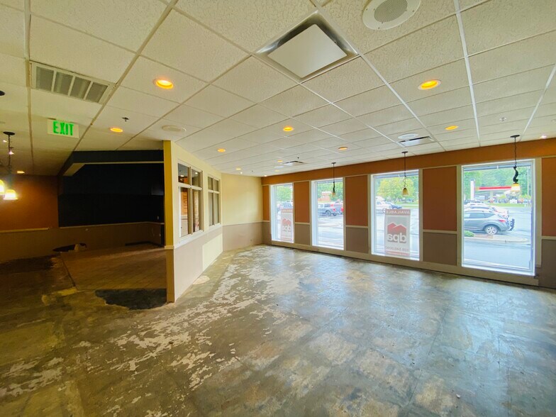 More Photos Of 61 Weaver Blvd, Weaverville Unknown For Lease